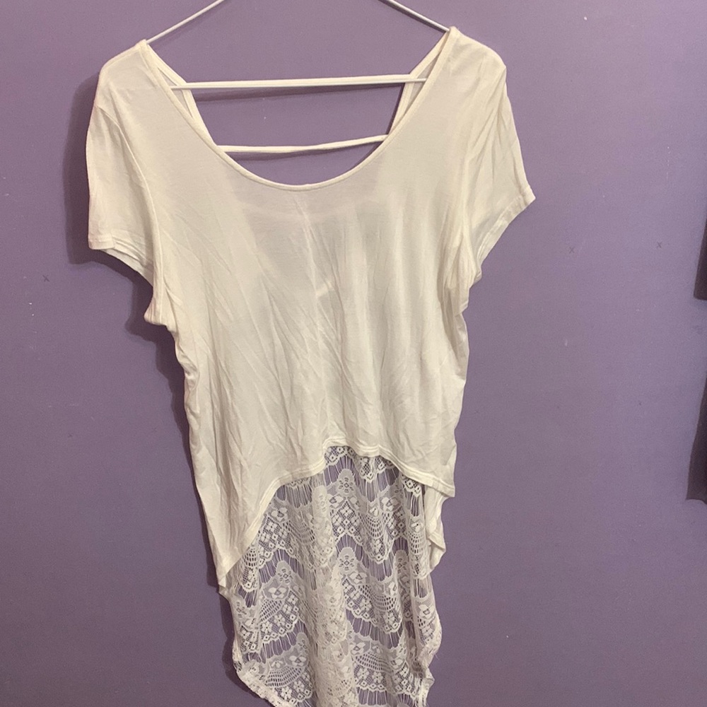 A women’s cream/white short sleeve, back out high low shirt